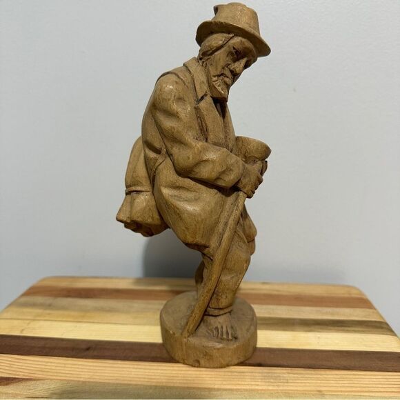 Hand carved wooden old man - Picture 1 of 6